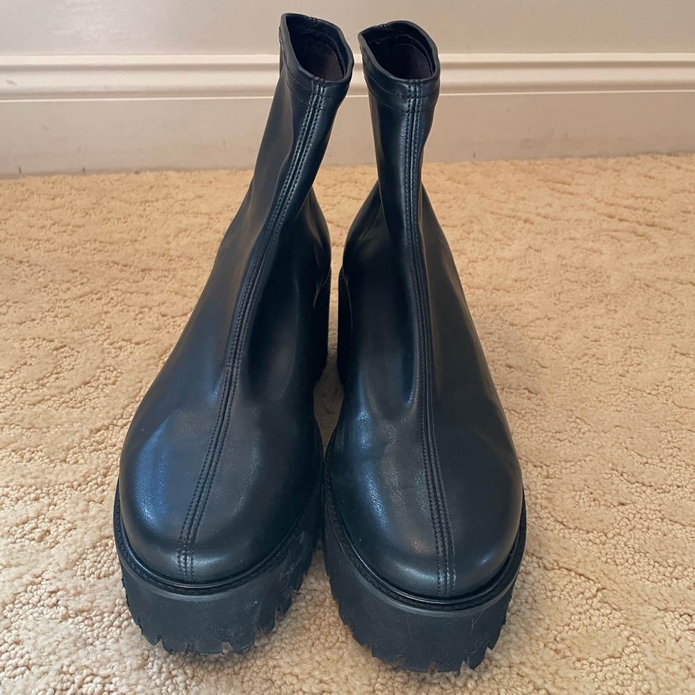 Frame Women's Le Croyden Leather Lug Sole Platform Ankle Bootie Black Size 40.5